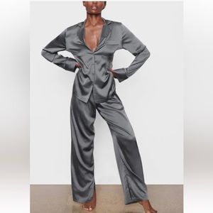 NWT SKIMS SILK SLEEP LOUNGE PANTS IN GUNMETAL 4X